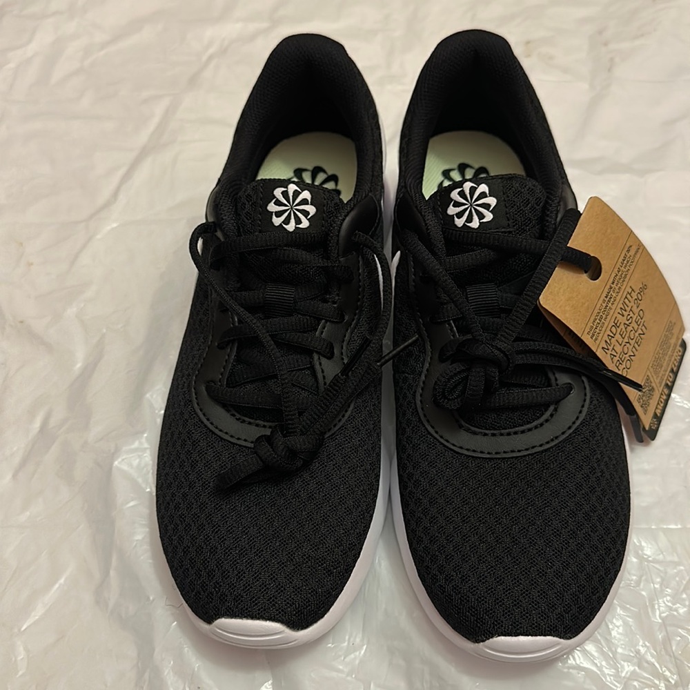 Nike Women's Tanjun Black/White-Barely Volt-Black